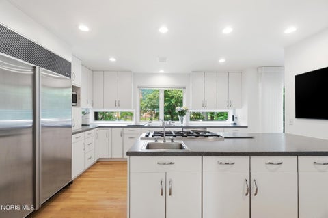 Tiny photo for 4560 Forestview Drive, Ottawa Hills, OH 43615 (MLS # 10012794)