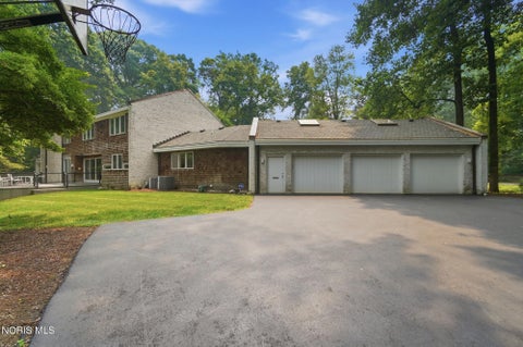 Tiny photo for 4560 Forestview Drive, Ottawa Hills, OH 43615 (MLS # 10012794)