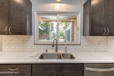 Tiny photo for 2526 Valley Brook Drive, Toledo, OH 43615 (MLS # 10000559)