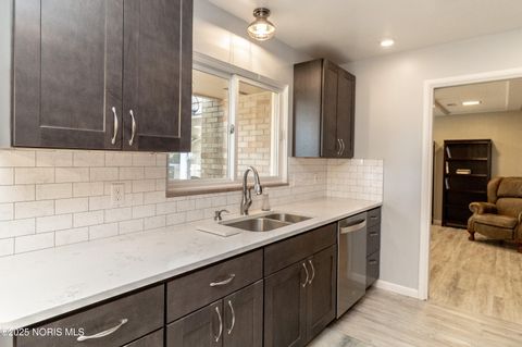 Tiny photo for 2526 Valley Brook Drive, Toledo, OH 43615 (MLS # 10000559)