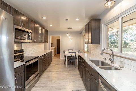 Tiny photo for 2526 Valley Brook Drive, Toledo, OH 43615 (MLS # 10000559)