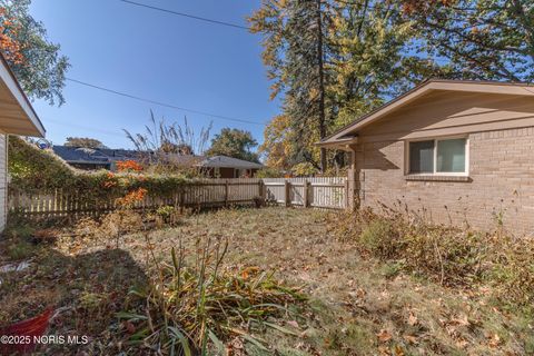 Tiny photo for 2526 Valley Brook Drive, Toledo, OH 43615 (MLS # 10000559)