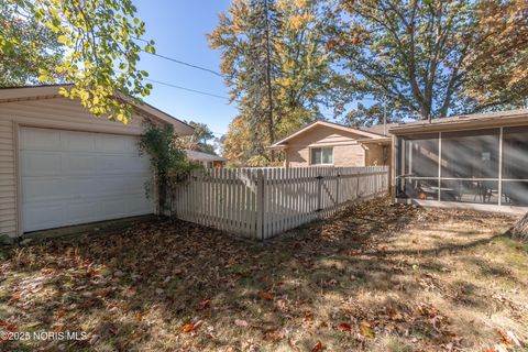 Tiny photo for 2526 Valley Brook Drive, Toledo, OH 43615 (MLS # 10000559)