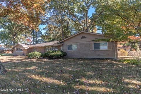 Photo of 2526 Valley Brook Drive, Toledo, OH 43615 (MLS # 10000559) Photo of 2526 Valley Brook Drive, Toledo, OH 43615 (MLS # 10000559)
