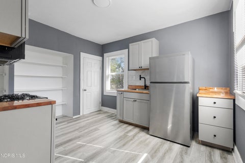 Tiny photo for 3244 Glenwood Avenue, Toledo, OH 43610 (MLS # 10012924)