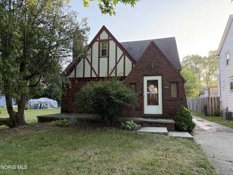 Photo of 3747 Stannard Drive, Toledo, OH 43613 (MLS # 10009967)