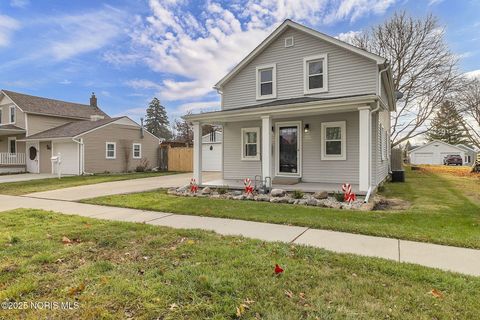 Photo of 620 W Wayne Street, Maumee, OH 43537 (MLS # 10001879)