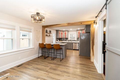 Tiny photo for 620 W Wayne Street, Maumee, OH 43537 (MLS # 10001879)