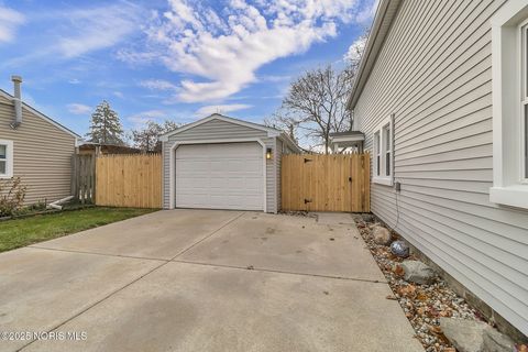Tiny photo for 620 W Wayne Street, Maumee, OH 43537 (MLS # 10001879)
