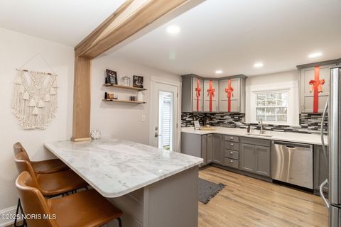 Tiny photo for 620 W Wayne Street, Maumee, OH 43537 (MLS # 10001879)