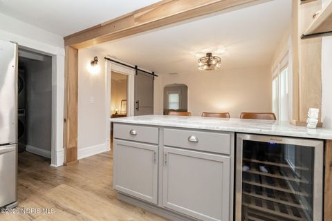 Tiny photo for 620 W Wayne Street, Maumee, OH 43537 (MLS # 10001879)