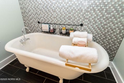 Tiny photo for 620 W Wayne Street, Maumee, OH 43537 (MLS # 10001879)