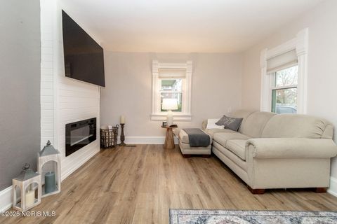 Tiny photo for 620 W Wayne Street, Maumee, OH 43537 (MLS # 10001879)