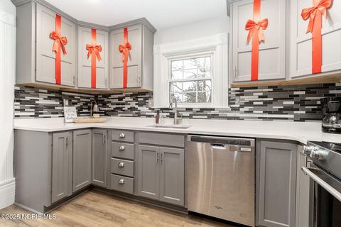 Tiny photo for 620 W Wayne Street, Maumee, OH 43537 (MLS # 10001879)