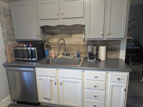 Tiny photo for 223 Valleywood Drive, Toledo, OH 43605 (MLS # 10009280)