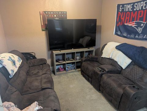 Tiny photo for 223 Valleywood Drive, Toledo, OH 43605 (MLS # 10009280)