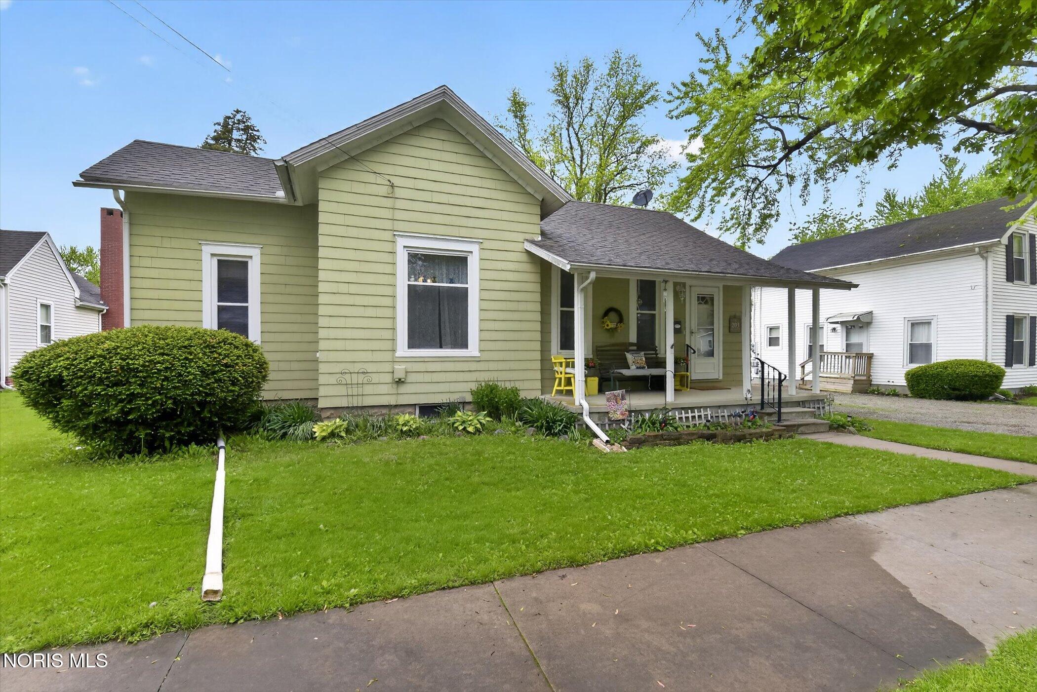 203 E Leggett Street