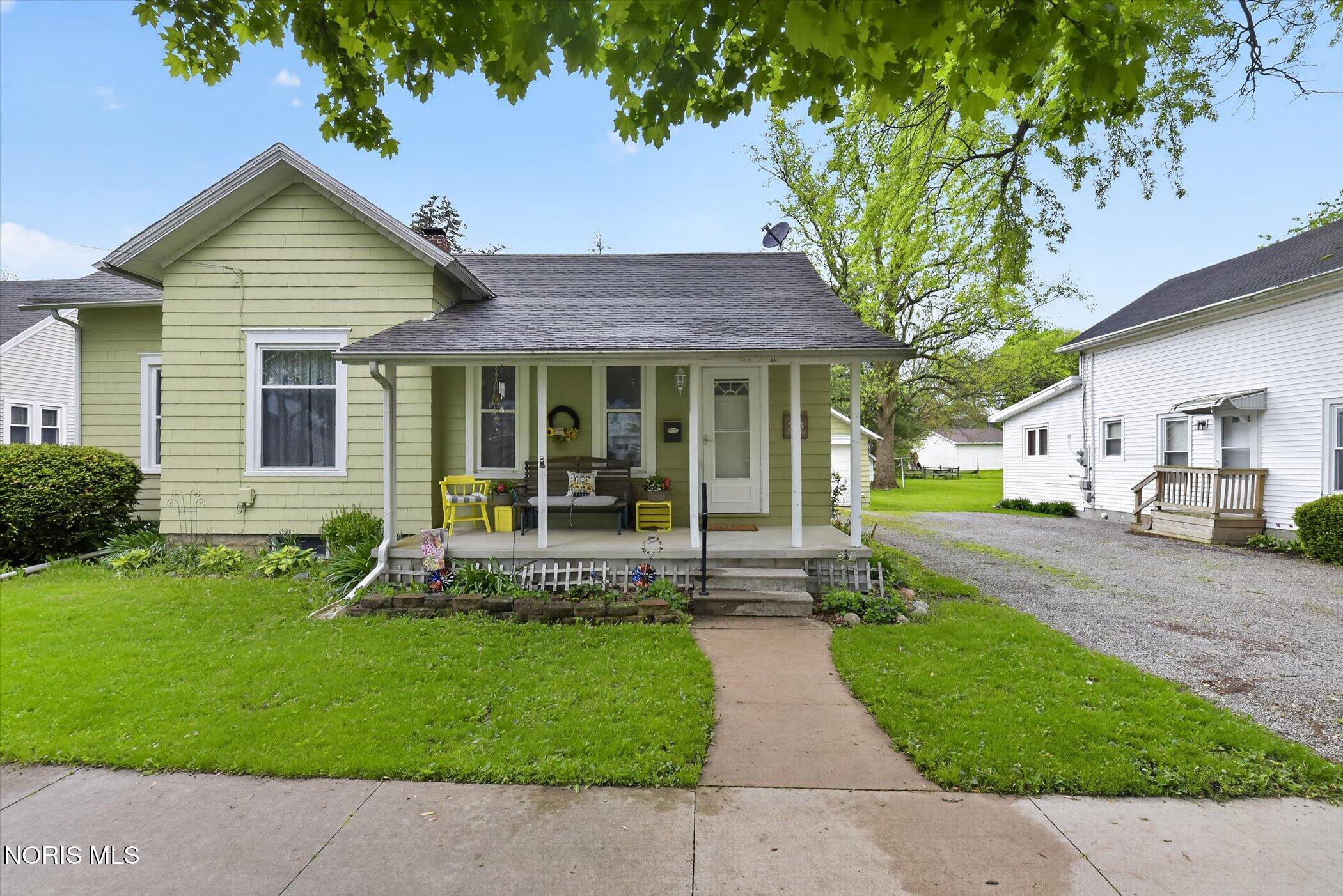203 E Leggett Street