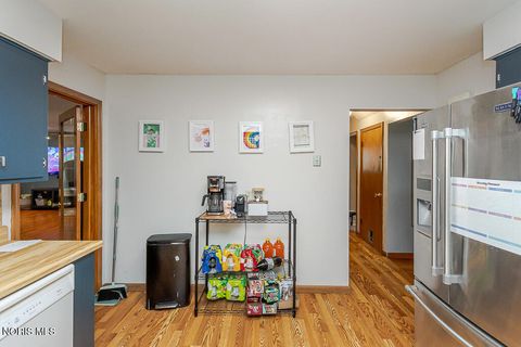 Tiny photo for 337 Crestway Drive, Oregon, OH 43616 (MLS # 10006533)