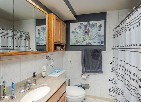 Tiny photo for 337 Crestway Drive, Oregon, OH 43616 (MLS # 10006533)