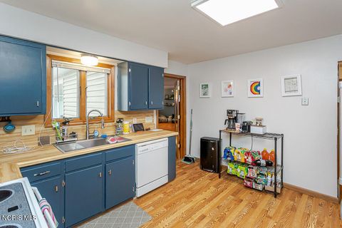 Tiny photo for 337 Crestway Drive, Oregon, OH 43616 (MLS # 10006533)