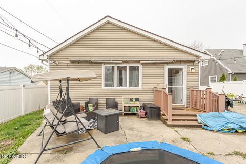 Tiny photo for 337 Crestway Drive, Oregon, OH 43616 (MLS # 10006533)