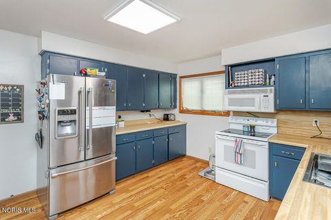 Tiny photo for 337 Crestway Drive, Oregon, OH 43616 (MLS # 10006533)