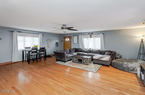 Tiny photo for 337 Crestway Drive, Oregon, OH 43616 (MLS # 10006533)