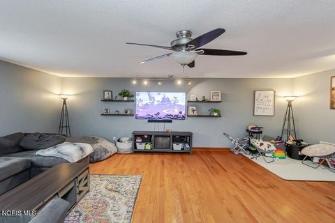 Tiny photo for 337 Crestway Drive, Oregon, OH 43616 (MLS # 10006533)