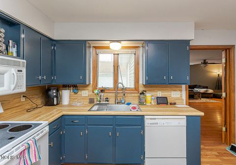 Tiny photo for 337 Crestway Drive, Oregon, OH 43616 (MLS # 10006533)