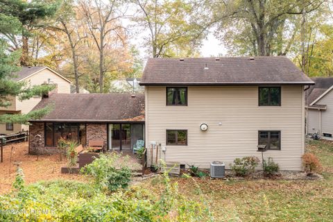 Tiny photo for 2732 Ralphwood Drive, Toledo, OH 43613 (MLS # 10000683)