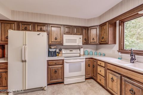 Tiny photo for 2732 Ralphwood Drive, Toledo, OH 43613 (MLS # 10000683)