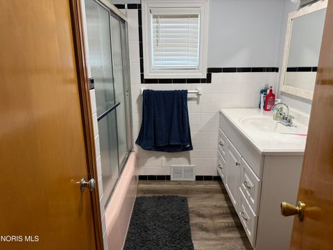 Tiny photo for 921 Lincoln Drive, Defiance, OH 43512 (MLS # 10004543)