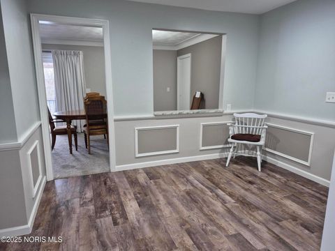 Tiny photo for 435 Park Avenue #Apt 202, Fostoria, OH 44830 (MLS # 10000565)
