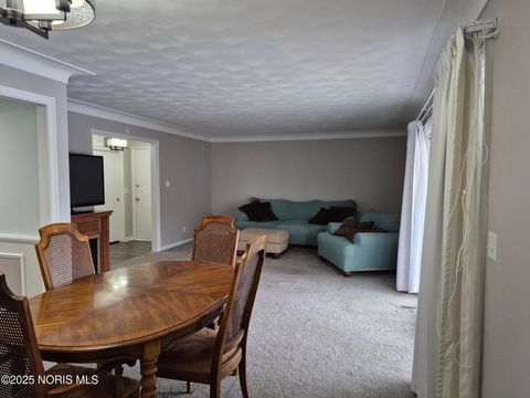Tiny photo for 435 Park Avenue #Apt 202, Fostoria, OH 44830 (MLS # 10000565)