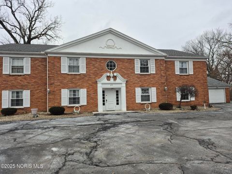 Photo of 435 Park Avenue #Apt 202, Fostoria, OH 44830 (MLS # 10000565) Photo of 435 Park Avenue #Apt 202, Fostoria, OH 44830 (MLS # 10000565)