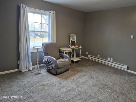 Tiny photo for 435 Park Avenue #Apt 202, Fostoria, OH 44830 (MLS # 10000565)