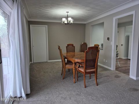 Tiny photo for 435 Park Avenue #Apt 202, Fostoria, OH 44830 (MLS # 10000565)