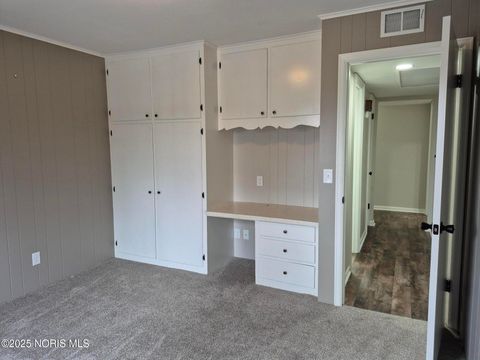 Tiny photo for 435 Park Avenue #Apt 202, Fostoria, OH 44830 (MLS # 10000565)