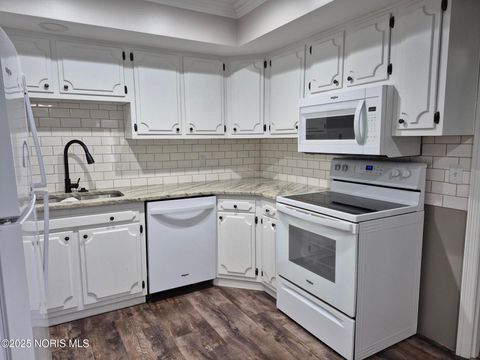Tiny photo for 435 Park Avenue #Apt 202, Fostoria, OH 44830 (MLS # 10000565)