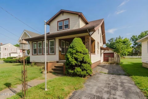 Photo of 922 W Main Cross Street, Findlay, OH 45840 (MLS # 10013720)