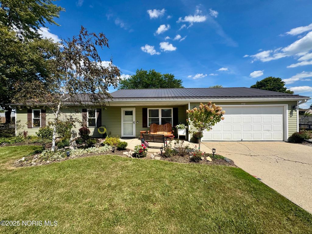 Photo for 950 Haver Drive, Hicksville, OH 43526 (MLS # 10000620)