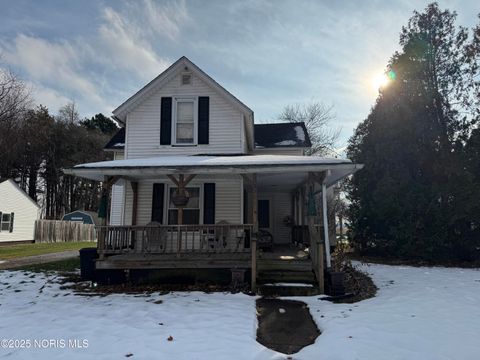 Photo of 322 E Maple Street, Liberty Center, OH 43532 (MLS # 10002422)