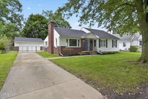 Photo of 5028 Arbor Way, Sylvania, OH 43560 (MLS # 10013753)