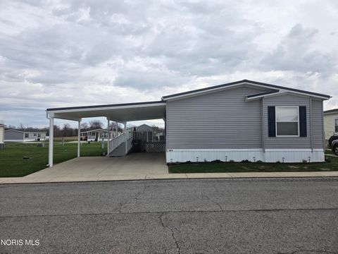 Photo of 1473 Inglewood Avenue, Findlay, OH 45840 (MLS # 10005748)