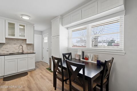 Tiny photo for 1313 Birch Avenue, Maumee, OH 43537 (MLS # 10003844)