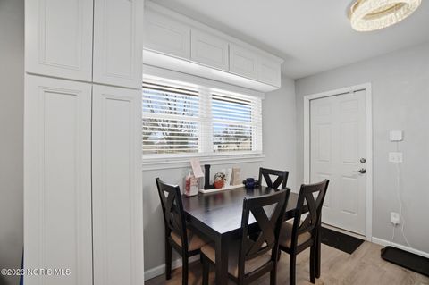 Tiny photo for 1313 Birch Avenue, Maumee, OH 43537 (MLS # 10003844)