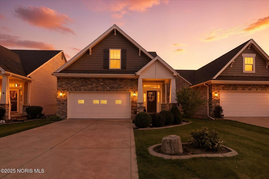 Photo for 8904 N Park Lake Circle, Sylvania, OH 43560 (MLS # 10000436)