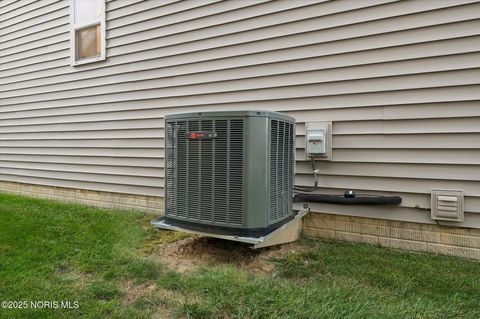 Tiny photo for 8904 N Park Lake Circle, Sylvania, OH 43560 (MLS # 10000436)