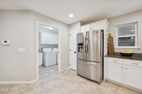 Tiny photo for 8904 N Park Lake Circle, Sylvania, OH 43560 (MLS # 10000436)
